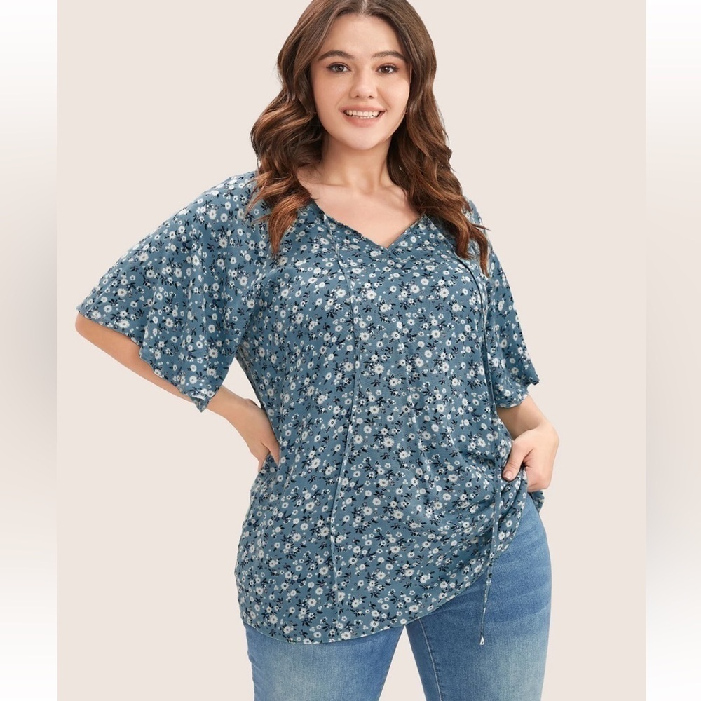 BloomChic Plus Size 2XL Ditsy Floral Ruffle Sleeve Tie Neck Blouse us18-20